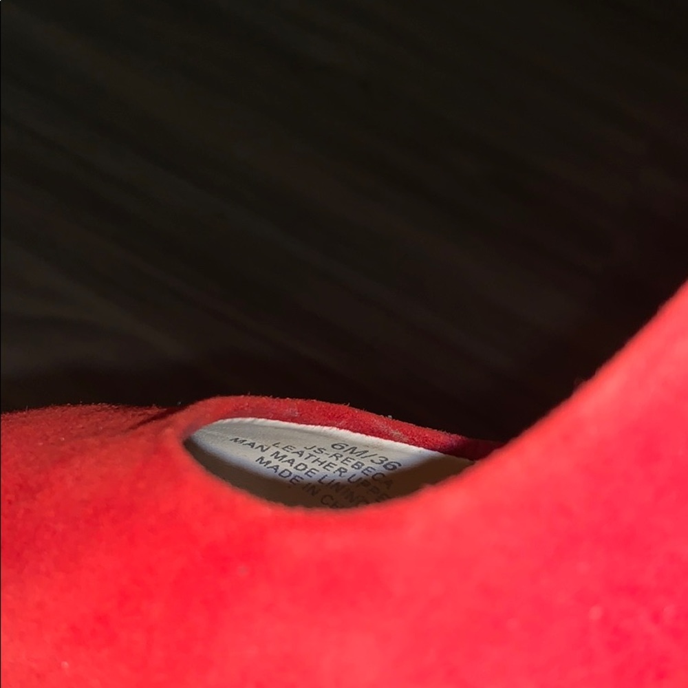 Red Pumps - Picture 3 of 3